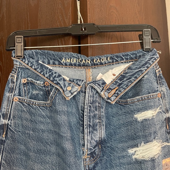 NWT American Eagle Mom Jeans Size 2 Short - Picture 2 of 7
